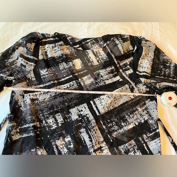 A.n.a. Women’s Long Sleeve Black & Gray Abstract Print Blouse, Size M, EUC - Picture 4 of 6